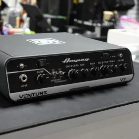 Ampeg 053021053003 Venture V7 700-watt Bass Head - Used