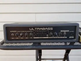 1800h Behringer Ultrabass Bxr With Footswitch