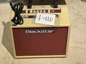 Debut30e Blackstar Debut 30e 10-inch 30-watt Combo Amp - Cream