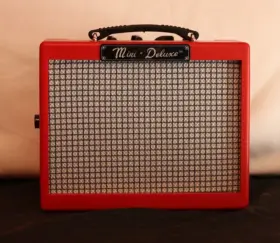 0234810009 Fender Mini Deluxe Amp Red - Lightly Used