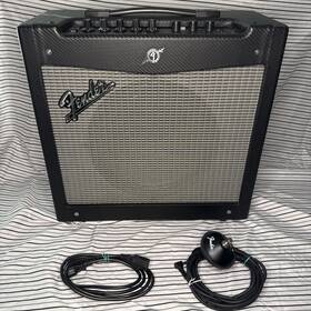 Fender 2300020000 Mustang Ii 40 Watt Guitar Amp Very Good Condition Includes Footswitch