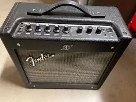 2300100000 Fender Mustang I V.2 Modeling Guitar Amp. Fully Tested Excellent Condition