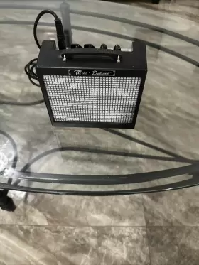 234810000 Fender Md-20 Mini Deluxe Electric Guitar Amplifier With 1/4 Inch Cable And Battery