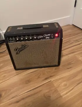 Fender 717669568818 1966 Vibro Champ Guitar Amp