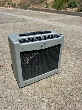 Fender 885978117536 Mustang 1 V2 2 Channel Guitar Amplifier Silver