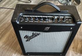 Fender Cgp16000866 Mustang I V.2 20w Modeling Combo Amp 1-channel Practice Electric Guitar