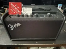 Fe2311400000 Fender Mustang Lt40s Guitar Amplifier Bundle With Joe Strummer Cable