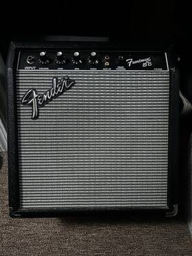 Fender Iao3 Frontman 15b Combo Guitar Amplifier 38w