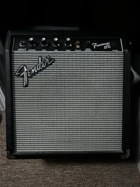 Iao3 Fender Frontman 15b Combo Guitar Amplifier 38w