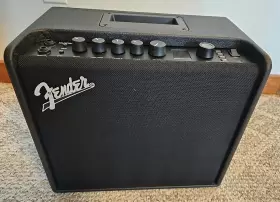 Lt25 Fender Mustang Combo Guitar Amplifier. Barely Used In Excellent Condition