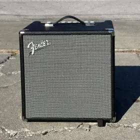Rumble40 Fender Rumble 40 V3 1x10 40watt Bass Amp