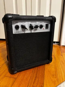 E232507 Keith Urban 10w G-10 Guitar Amp With Eq Controls And Built-in Overdrive
