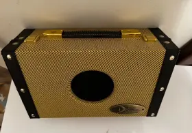 Uke-5 Luna Guitars Suitcase Amplifier A Portable 5-watt Amp Street Performance Buskin
