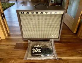 Magnatone 850019192001 Varsity 12 Reverb 1x12 Inch 15-watt Tube Combo Amp