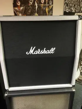 2551av Marshall Jubilee 280-watt 4x12 Inch Angled Extension Guitar Cabinet-excellent