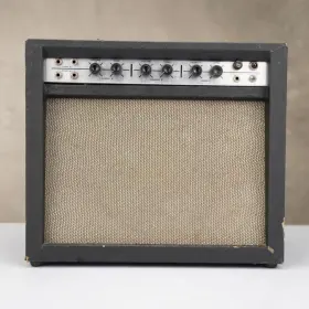 62-9013 Montgomery Ward/ Airline 1968 Tube Amp #57423