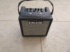 M8btmkii Nux Mighty 8bt Mkii Portable Modeling Amp 8w Black - Hardly Used. One Hour