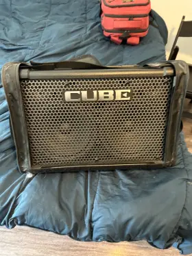 Cb-cs2 Roland Cube Street - Bundle With Mic And Rechargeable Battery