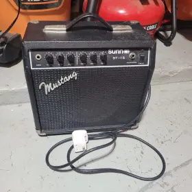 St-15 Sunn Mustang Guitar Combo Amp