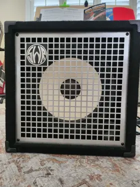 La-10 Swr La10 35 Watt Bass Amp