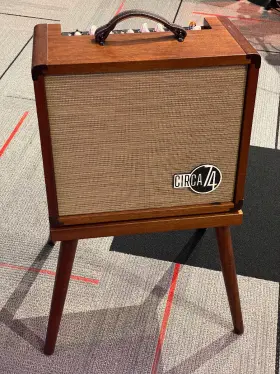 Circa74-1028-u Taylor Circa 74 150-watt Acoustic Guitar And Vocal Amplifier - Mint