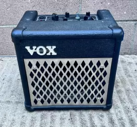 Vox Da-5 Portable Battery Powered Guitar Combo Amp Does Not Power Up