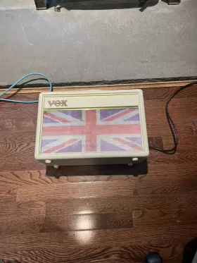 V9106ujbk Vox Pathfinder V9106 10 Watt Union Jack Guitar Amp And 2 Aux Cords 125 In Long