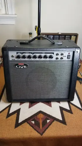 Ar-1500live Yamaha Vintage Black Portable Dive Bar Rock Band Guitar Amplifier