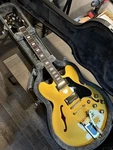 Epiphone ES-335, Double Gold Exclusive All Hardware & Case Open. Price: $899.00.