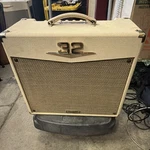 Crate Palomino V32 Combo Guitar Amplifier 32W Tube 2-CH 1SPKR 8 Ohm Used. Price: $400.00.