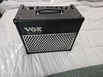 Vox AD15VT Guitar Combo Multi-effect Vacuum Tube Amp Used. Price: $175.00.